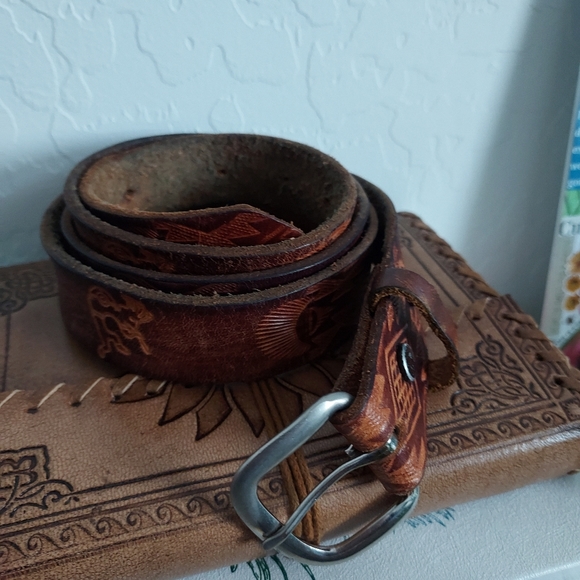 Super rad vintage hand leather stamped kokopelli belt. Very beautiful and rare! - Picture 4 of 8